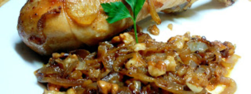 Muslos de pavo al horno con cebollita y nueces