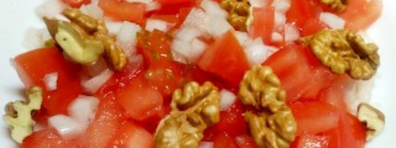 Ensalada de tomate con nueces