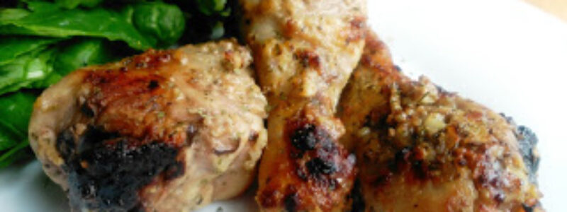 Pollo al horno con salsa de yogur y nueces